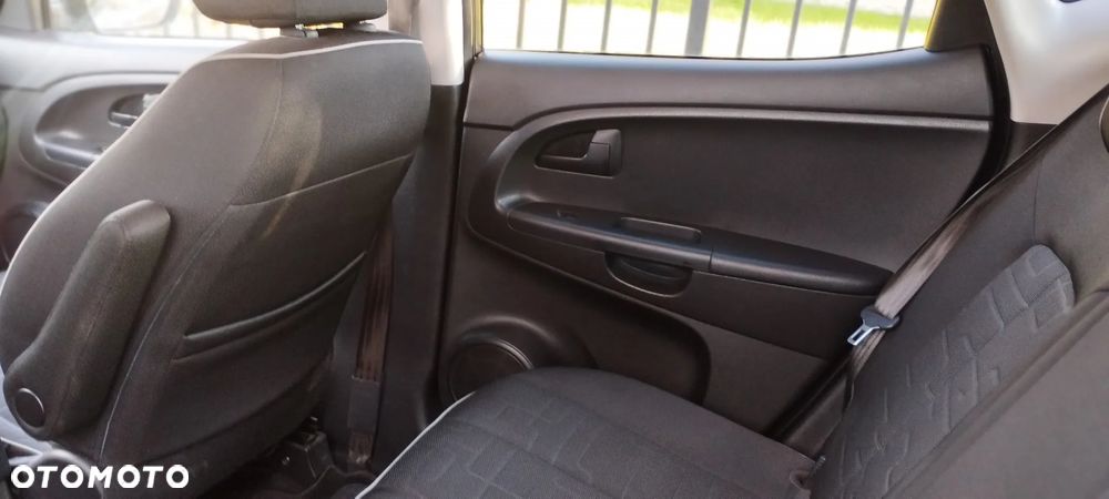 Kia Venga 1.6 CRDi 128 Dream Team Edition - 6