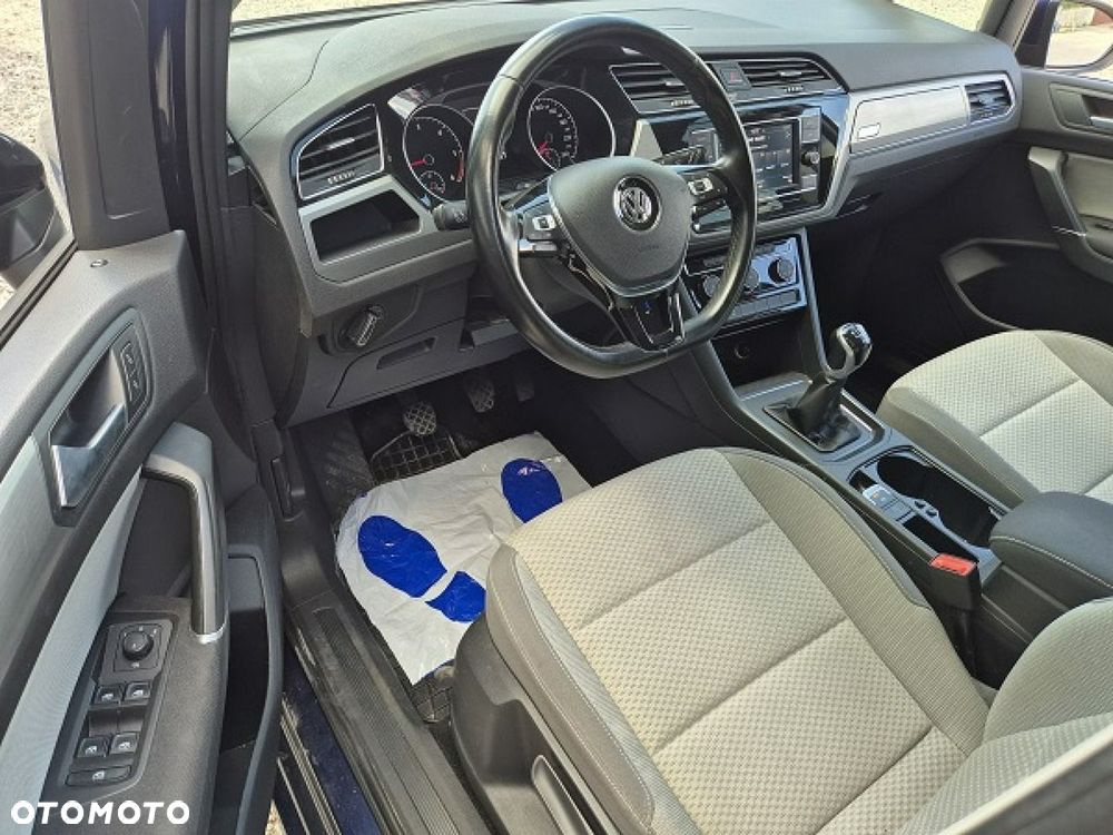 Volkswagen Touran - 16