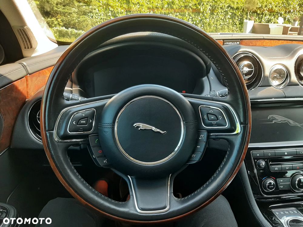Jaguar XJ 3.0 V6 Kompressor AWD R-Sport - 24