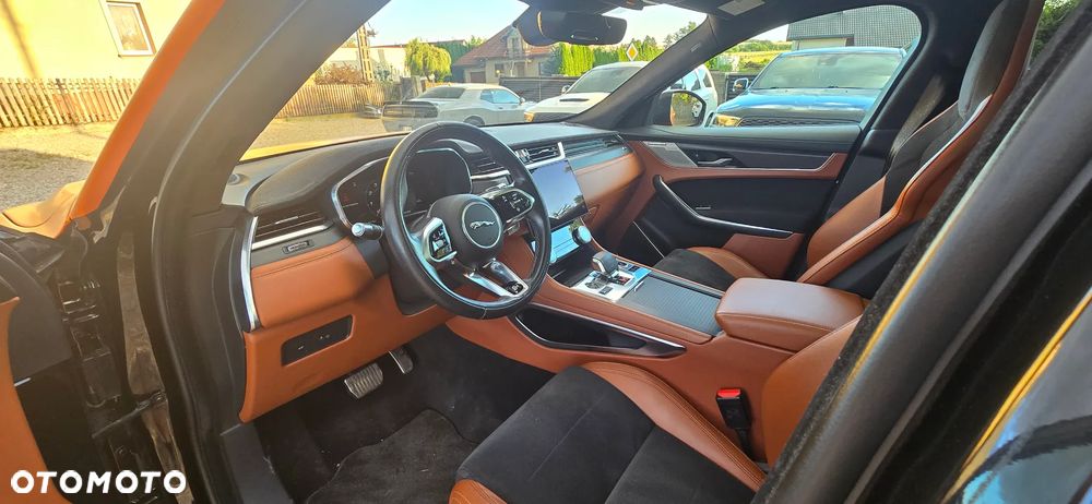 Jaguar F-Pace AWD SVR - 13