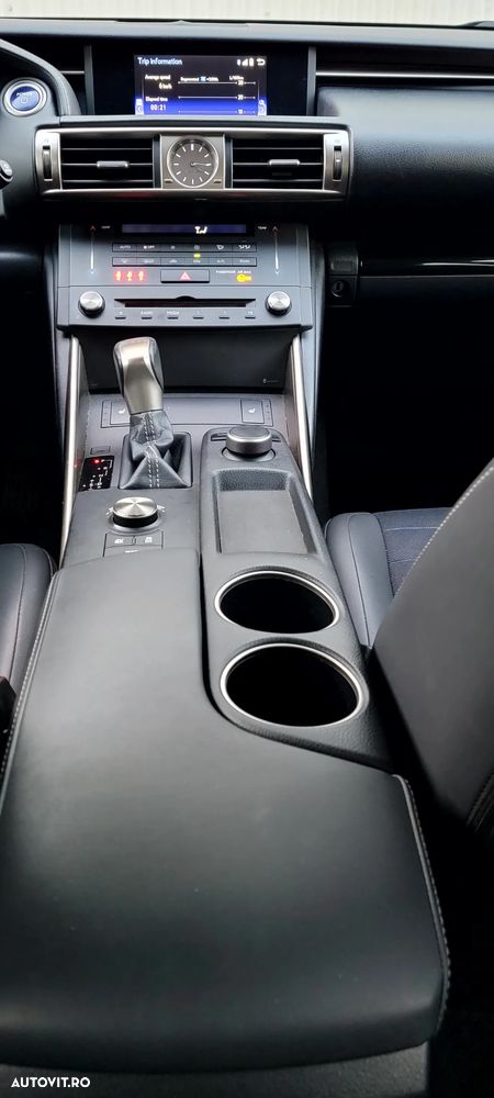 Lexus Seria IS 300h BusinessEdition - 20