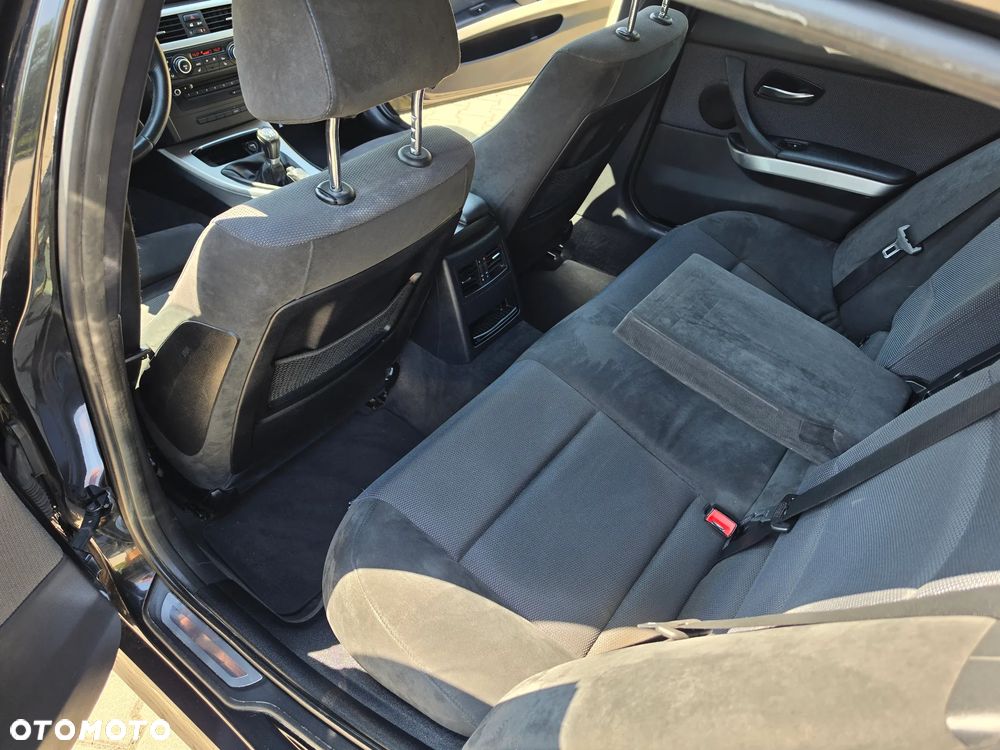 BMW Seria 3 318d DPF Edition Sport - 29