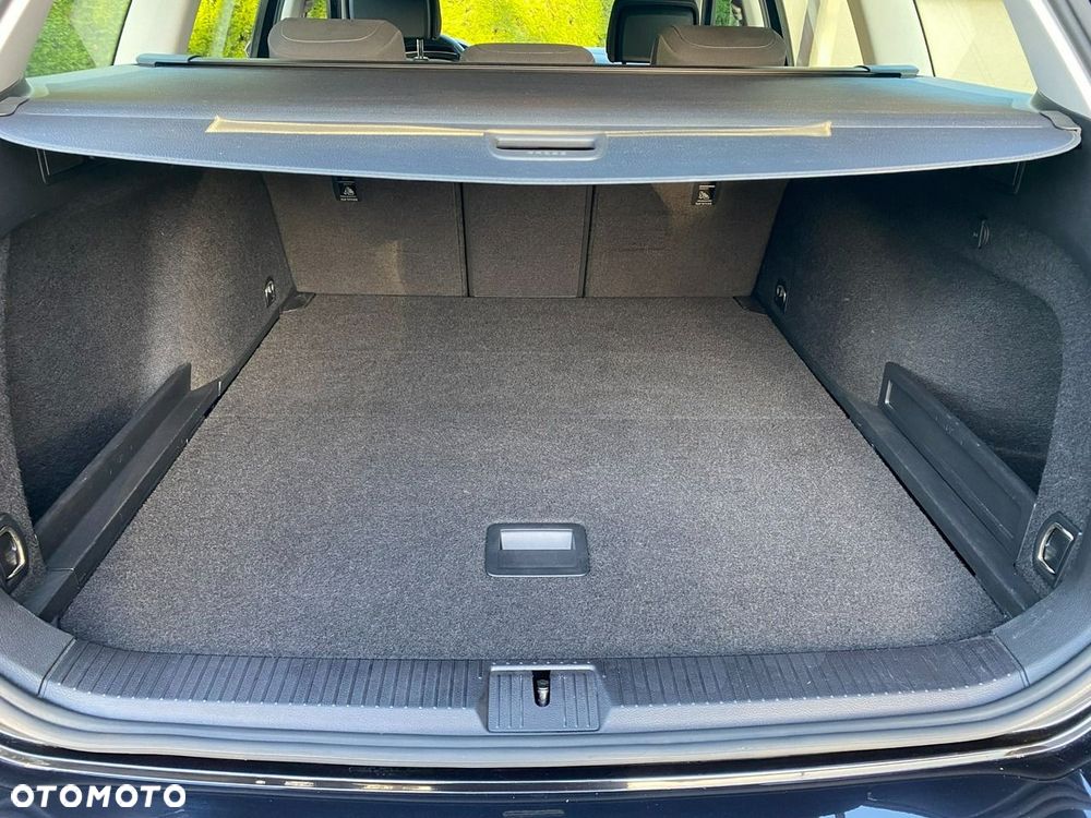 Volkswagen Passat - 33