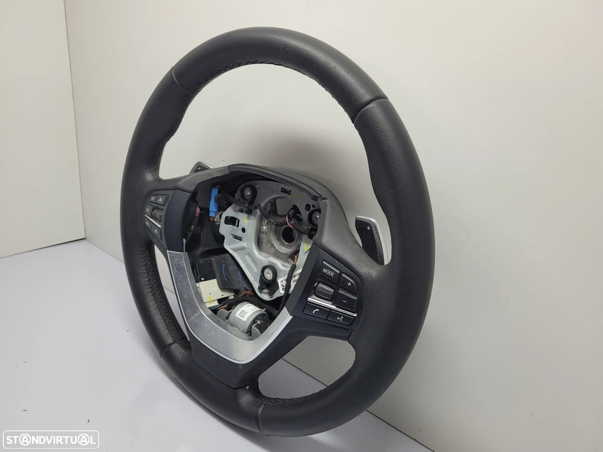 Volante BMW X3/X4 [F25/F26] (2013-2019) c/ patilhas - 2