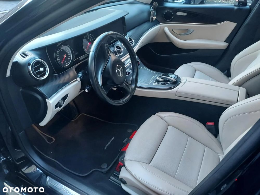 Mercedes-Benz Klasa E 200 4-Matic 9G-TRONIC - 9
