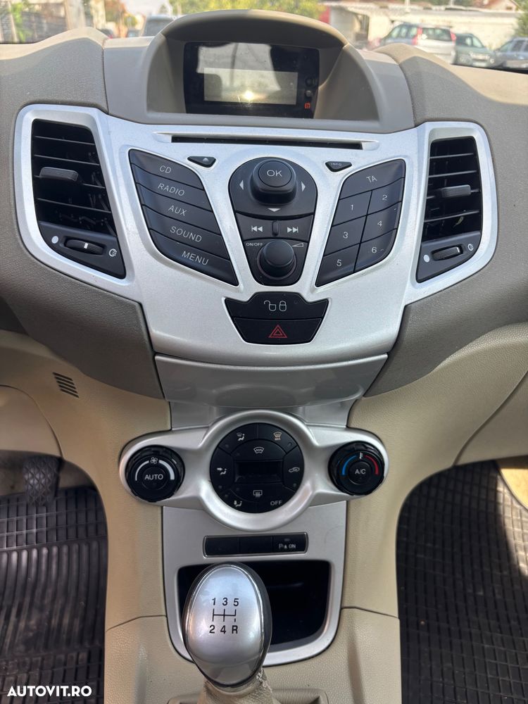 Ford Fiesta 1.6TDCI Ghia - 13