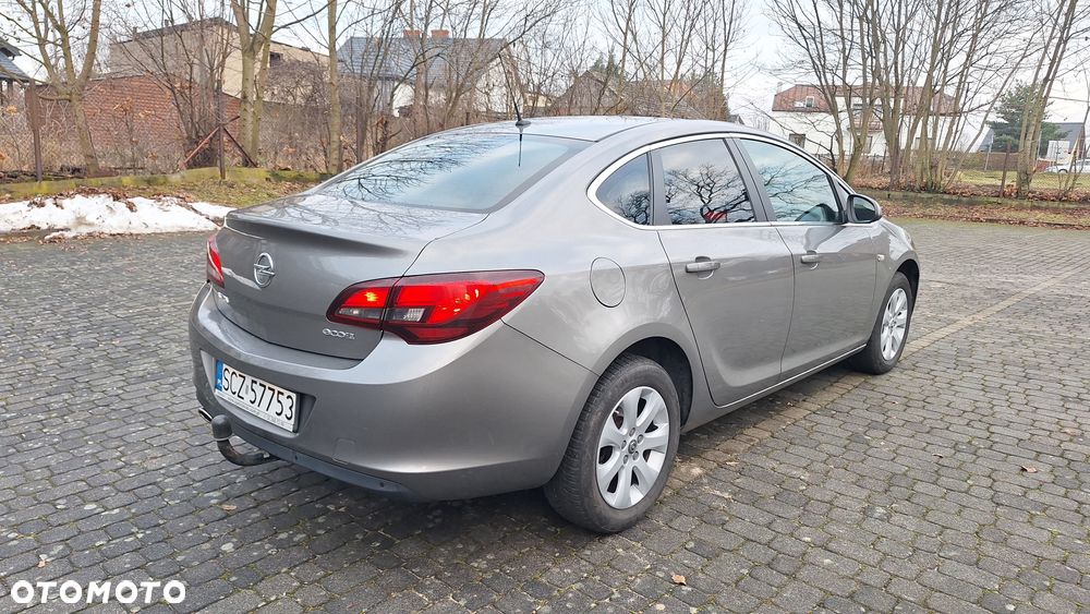Opel Astra 1.4 T Executive EU6 - 3