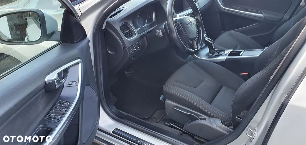 Volvo V60 D2 Geartronic Powershift Edition Pro - 4