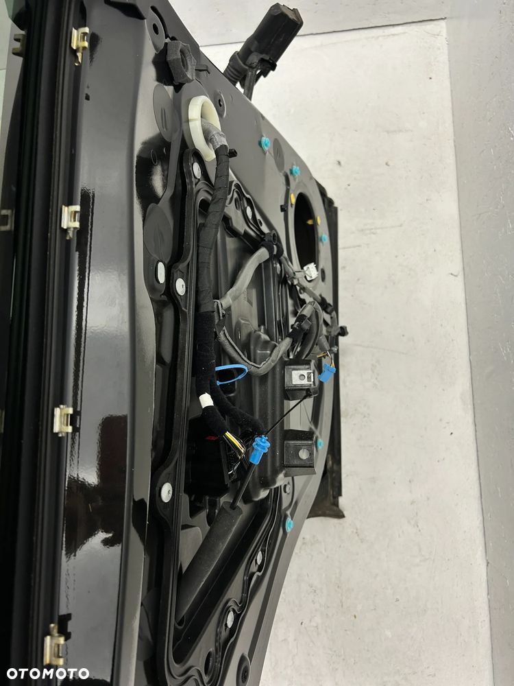 Drzwi lewe lewy tył Land Rover Range Rover Velar L560 Santorini black LRC820 - 5