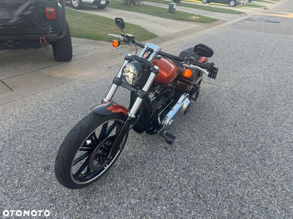 Harley-Davidson Softail Breakout - 9