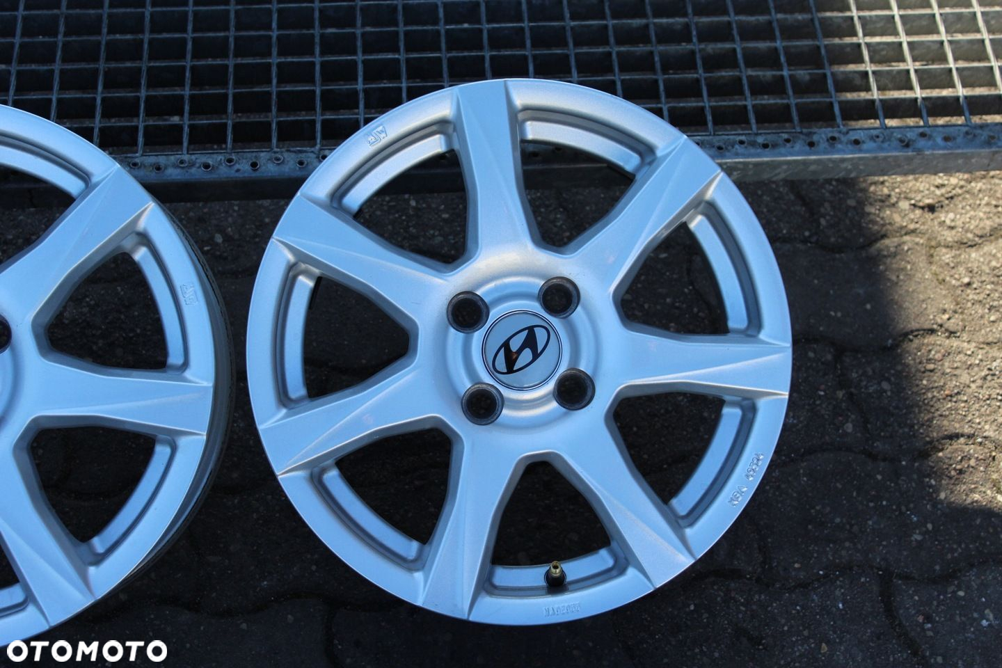 OZ HYUNDAI i10 15cali 4x100 ET47 6J TPMS - 3