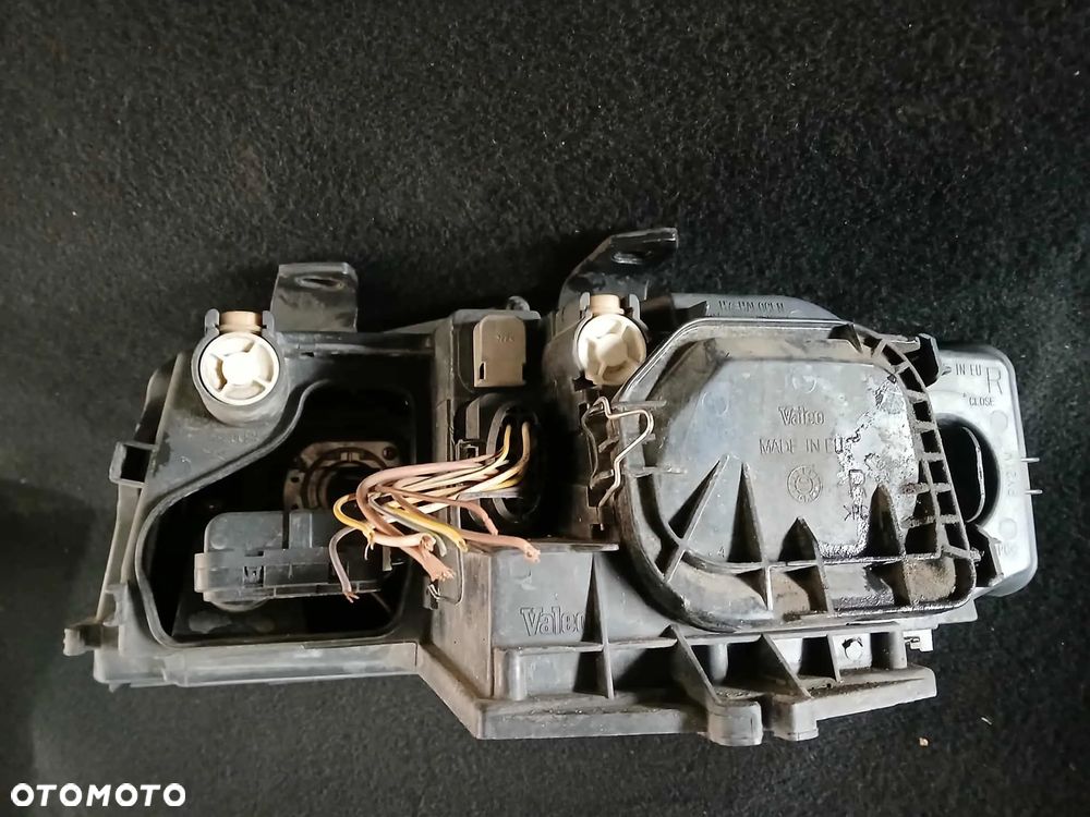 Audi A4 B6 Lampa przednia prawa - 4