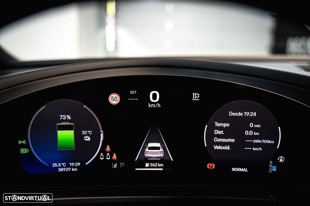 Porsche Macan Electric - 12
