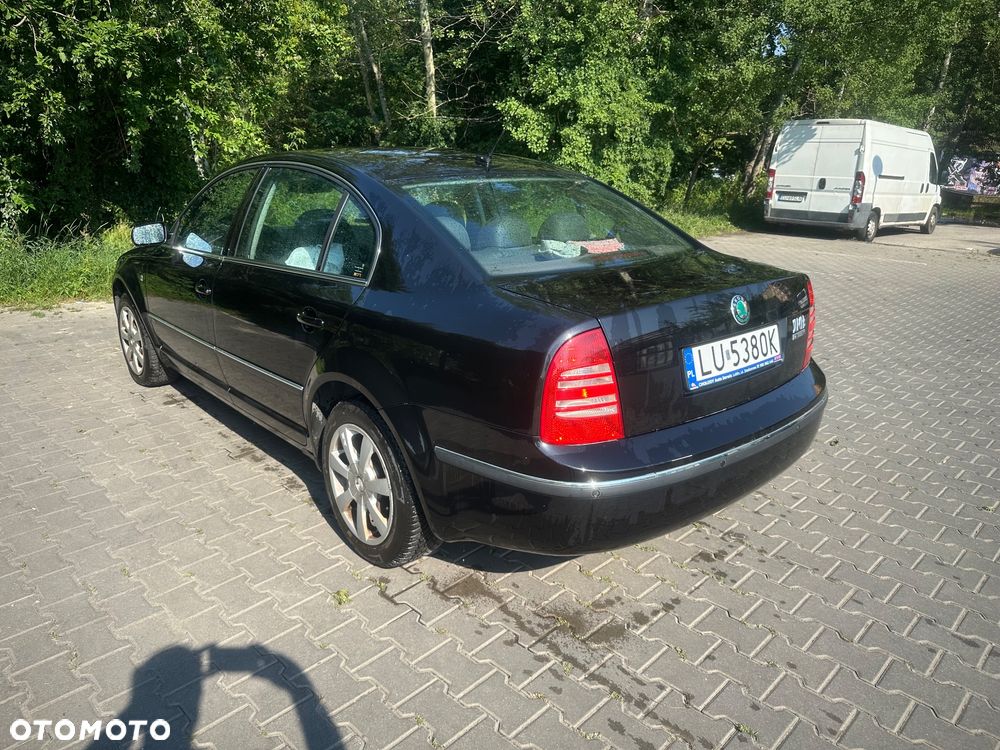Skoda Superb 2.8 V6 Prestige Plus - 3