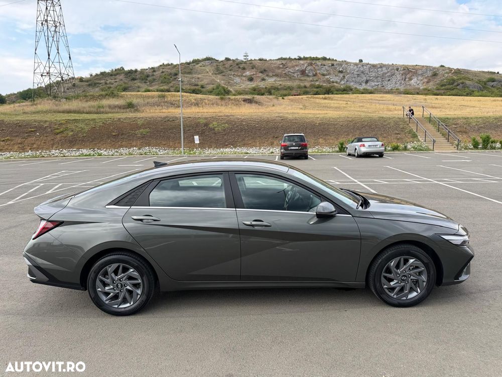 Hyundai Elantra 1.6 l 123 CP CVT Highway - 15