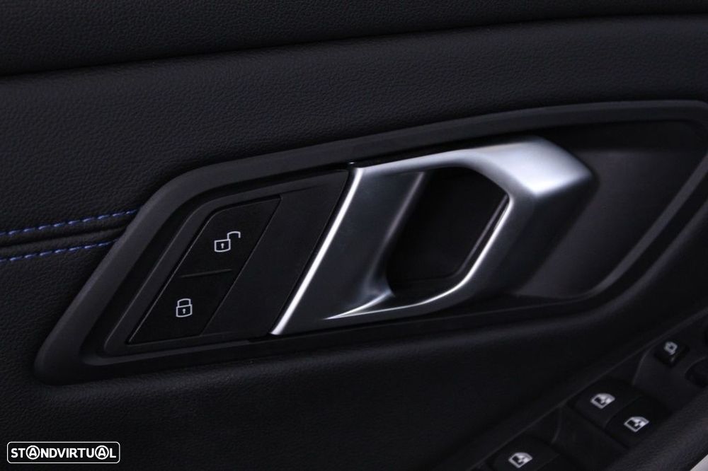 BMW 330 e Pack Desportivo M Auto - 22