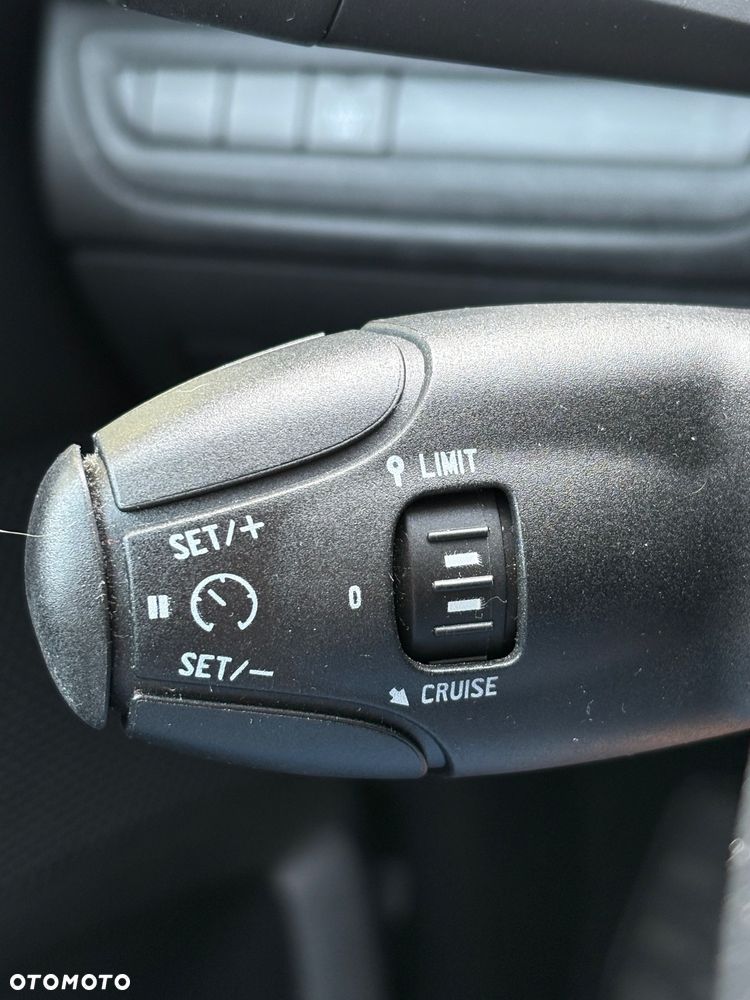 Peugeot 208 1.2 PureTech Allure - 17