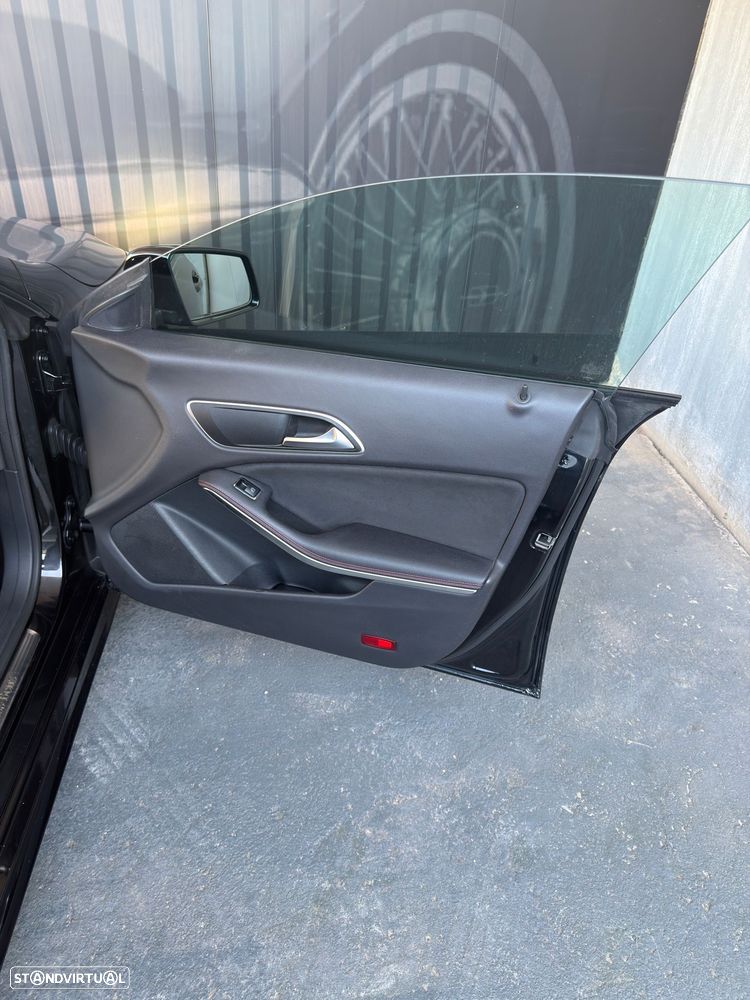 Mercedes-Benz CLA 220 d Shooting Brake AMG Line Aut. - 32