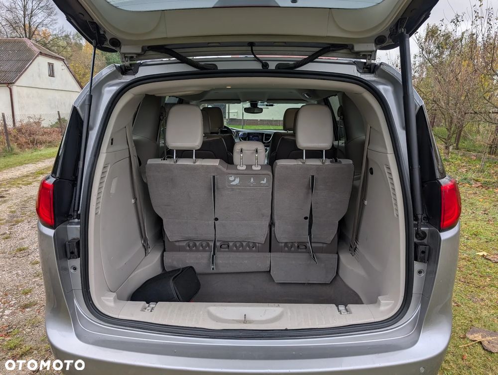 Chrysler Pacifica - 8