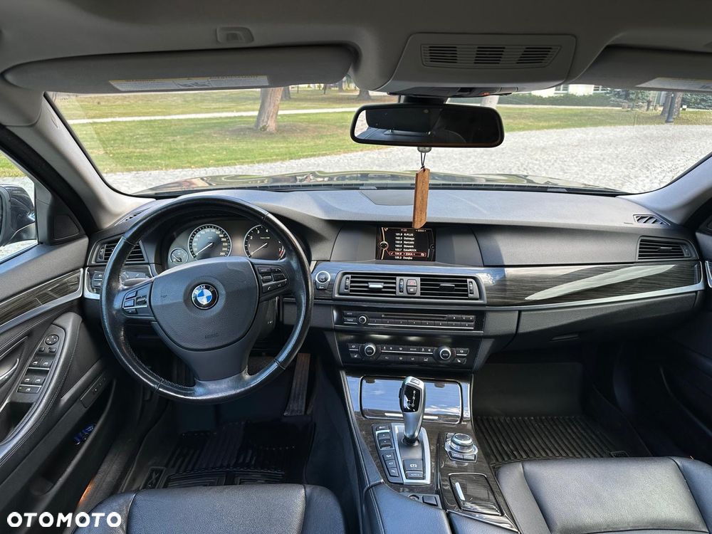 BMW Seria 5 528i xDrive Sport-Aut - 10