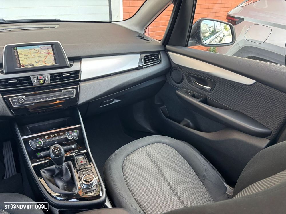 BMW 216 Active Tourer d Line Sport - 32