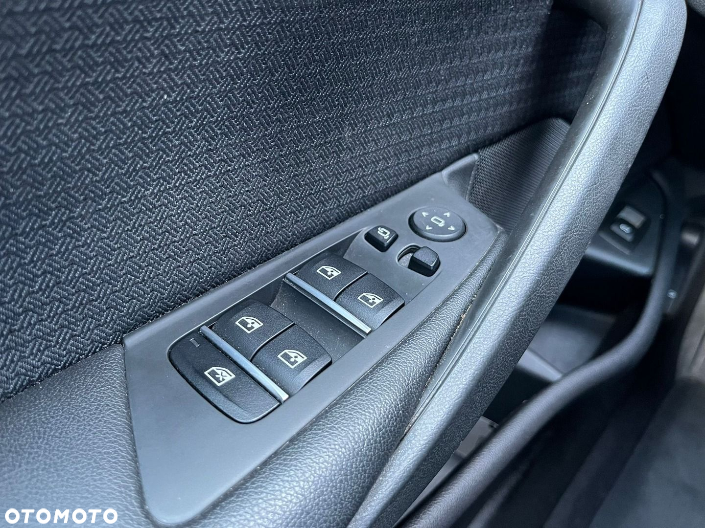 BMW Seria 5 520d - 24