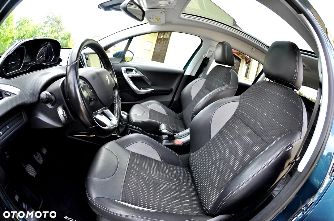 Peugeot 2008 1.2 Pure Tech GPF Allure S&S - 6