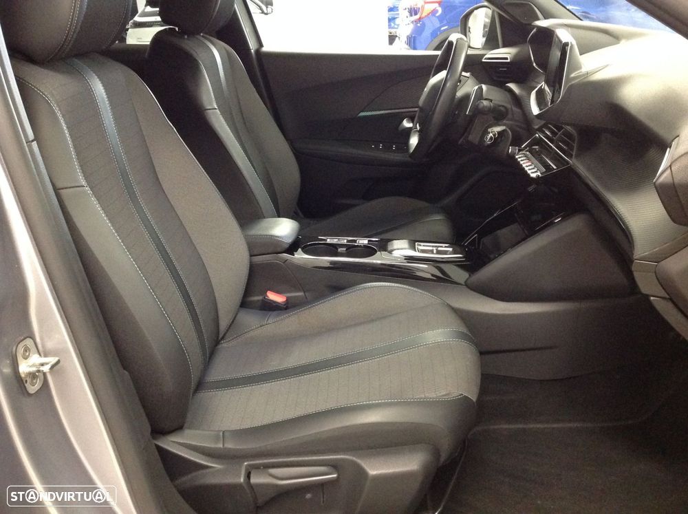 Peugeot 2008 1.2 PureTech Allure EAT8 - 25