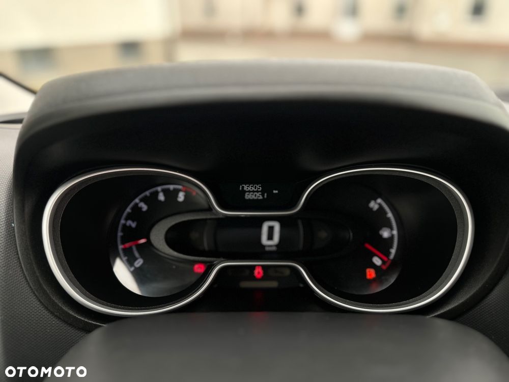 Opel Vivaro - 25