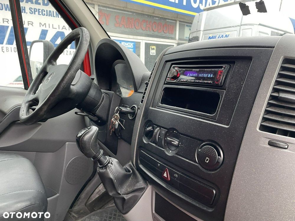 Mercedes-Benz Sprinter - 12