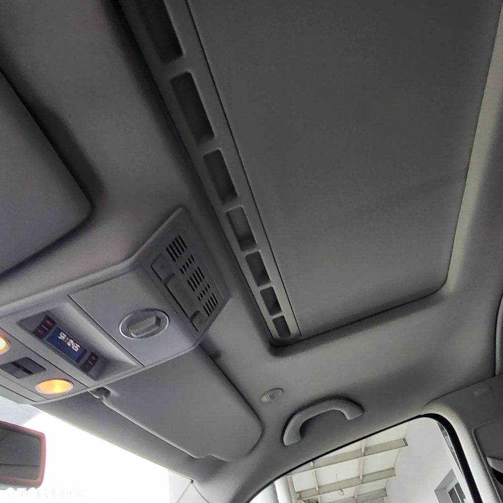 Volkswagen Multivan - 11