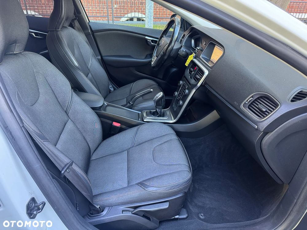 Volvo V40 D3 Drive-E Momentum - 10