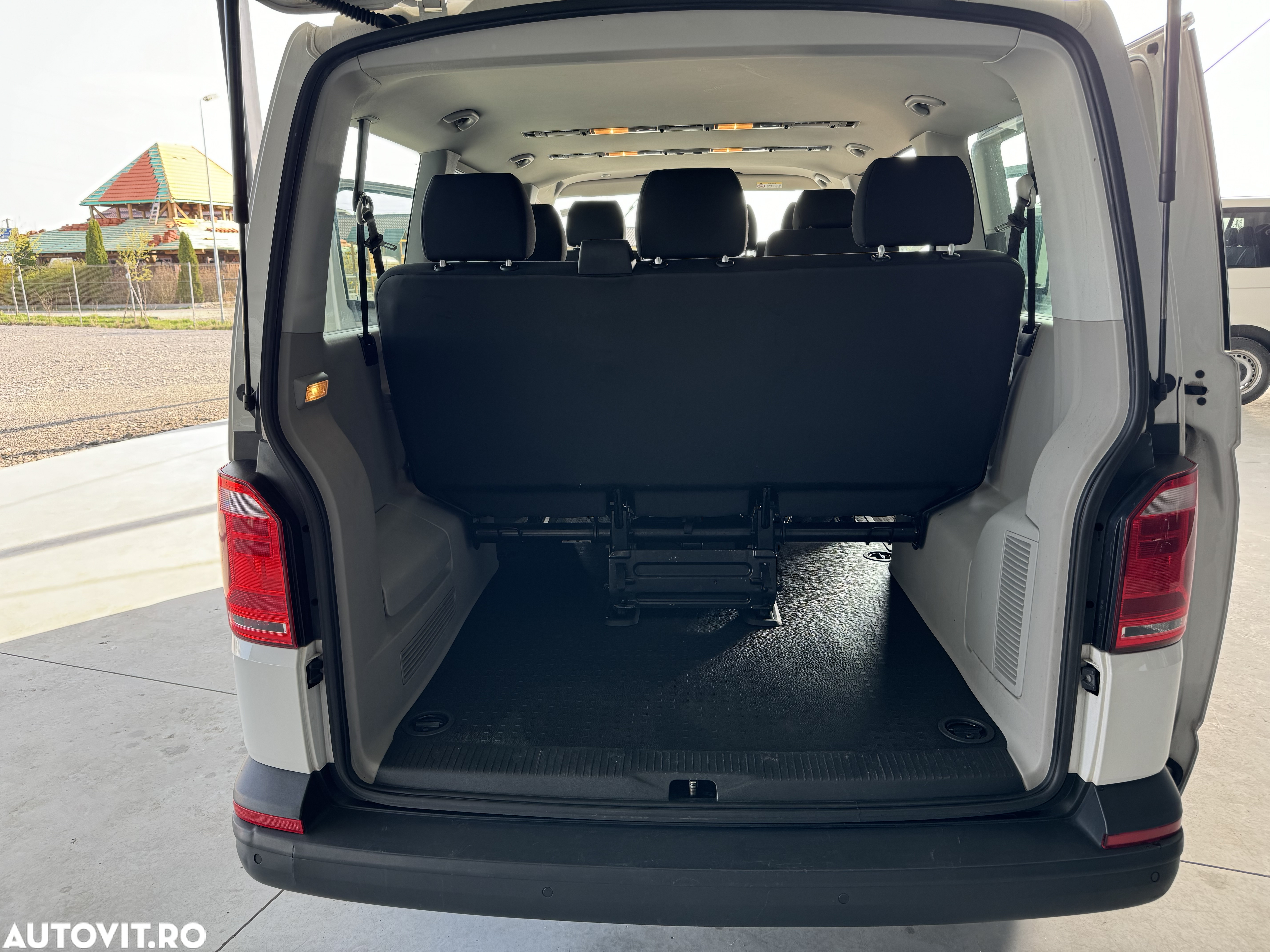 Volkswagen Caravelle T6 2.0 TDI KR Comfortline - 8