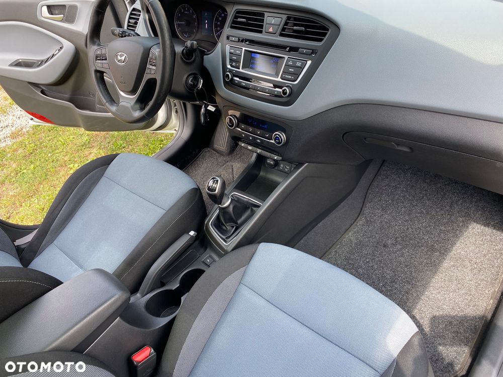 Hyundai i20 1.4 YES Gold - 23