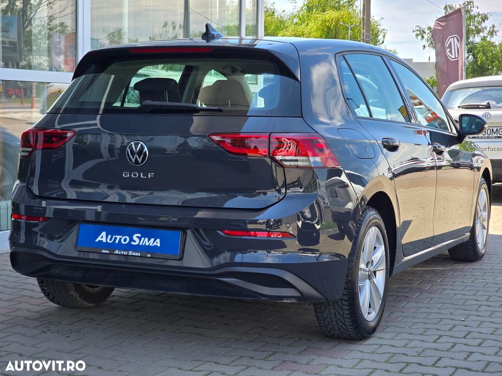 Volkswagen Golf - 8