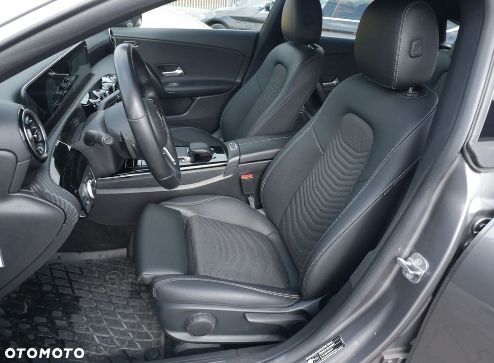 Mercedes-Benz CLA 200 7G-DCT Progressive Line Advanced - 11