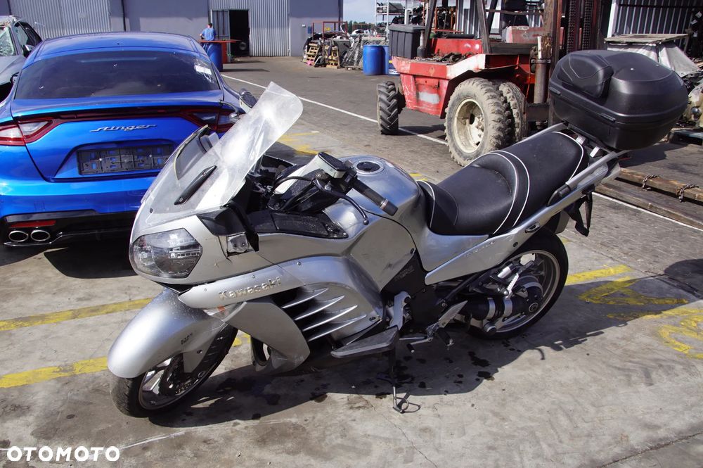 Motocykl na części - Kawasaki GTR 1400 1352 cm³ 155 KM 2011R Silnik Skrzynia Siedzenie Laga Koło Licznik Lampa Bagażnik Owiewka Manetka Amortyzator Sterownik Moduł - 6