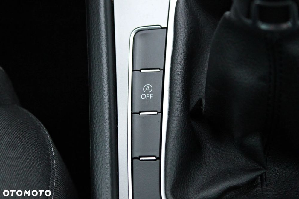 Volkswagen Golf - 26