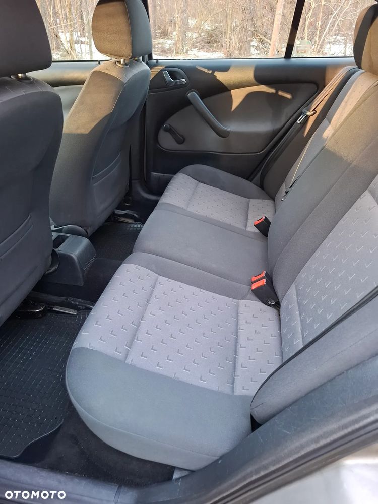 Skoda Octavia 1.6 Tour Classic - 11