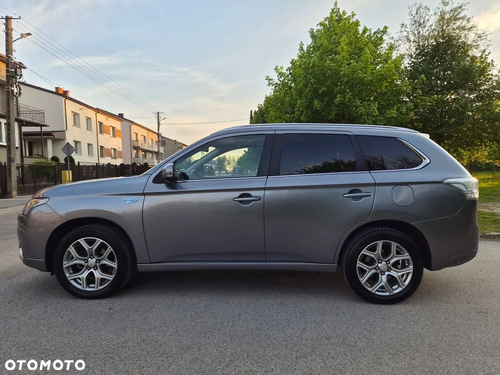 Mitsubishi Outlander - 12