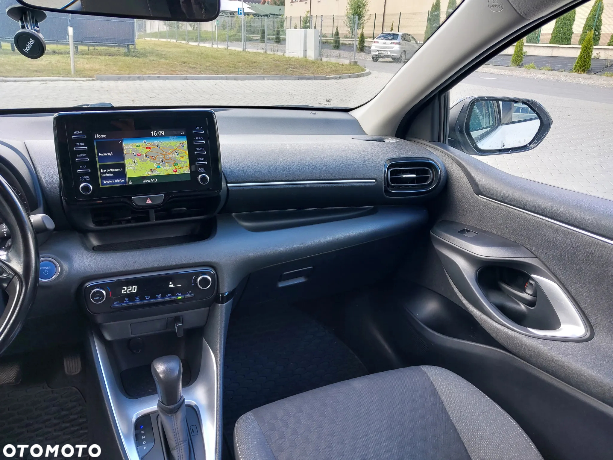 Toyota Yaris Hybrid 1.5 Comfort - 22