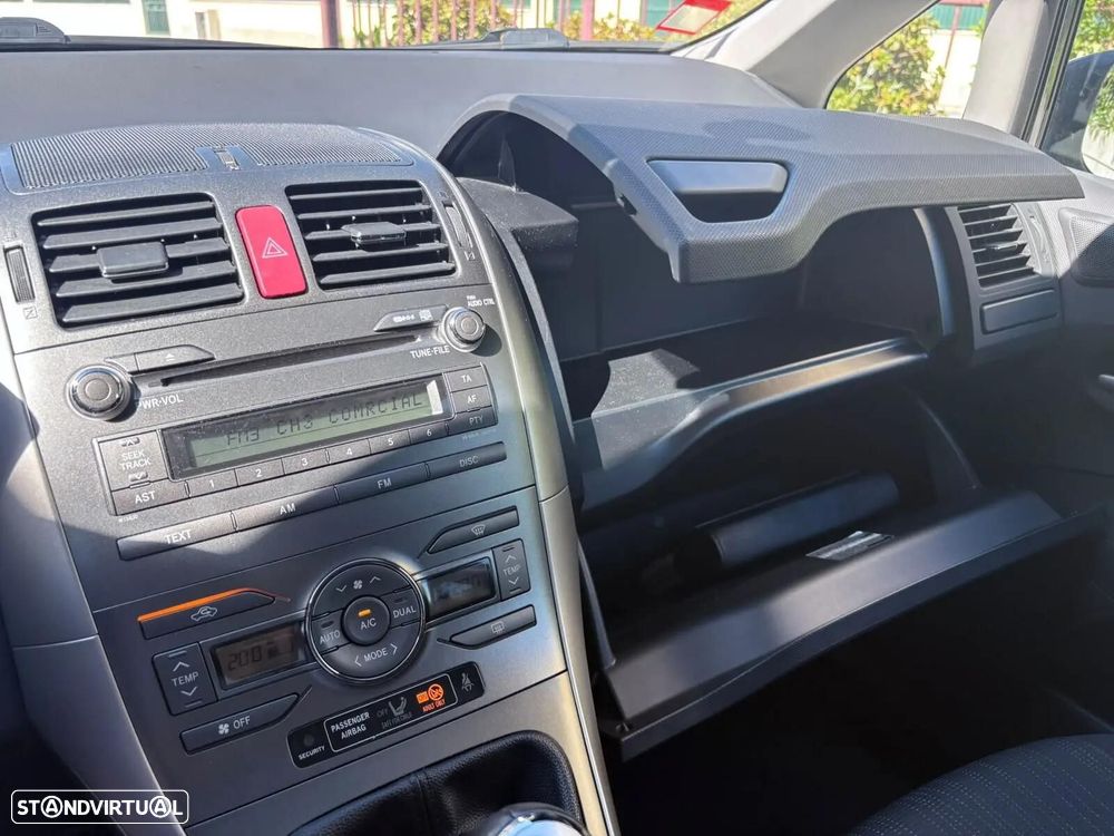 Toyota Auris 1.4 D-4D Sol - 44