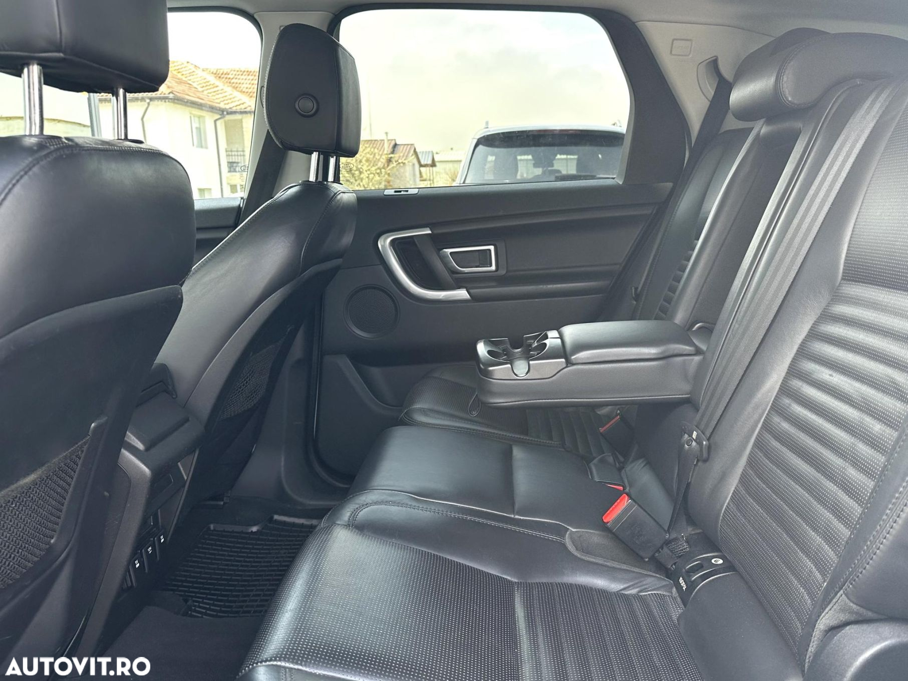 Land Rover Discovery Sport - 24