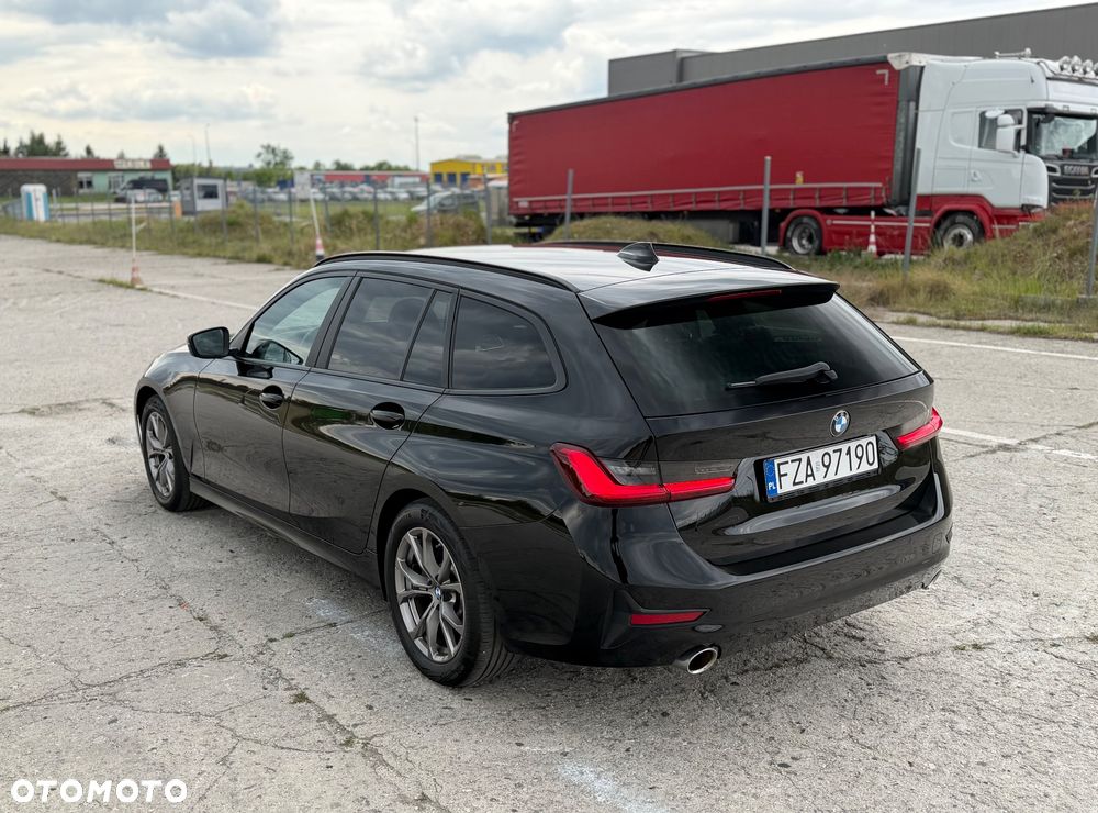 BMW Seria 3 330i Sport Line - 9