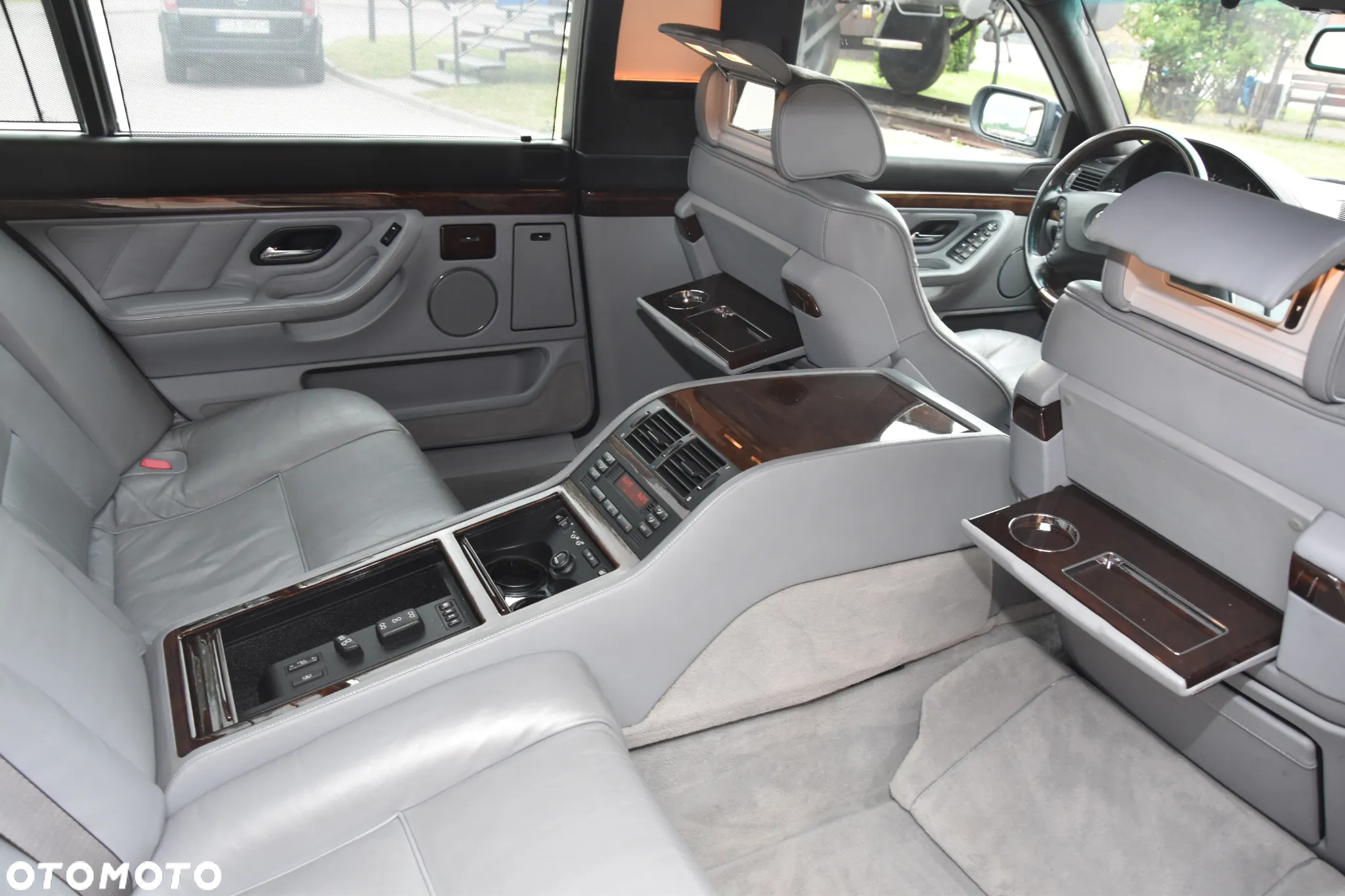 BMW Seria 7 750iL - 26
