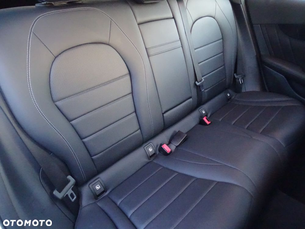 Mercedes-Benz GLC 250 4Matic 9G-TRONIC - 22