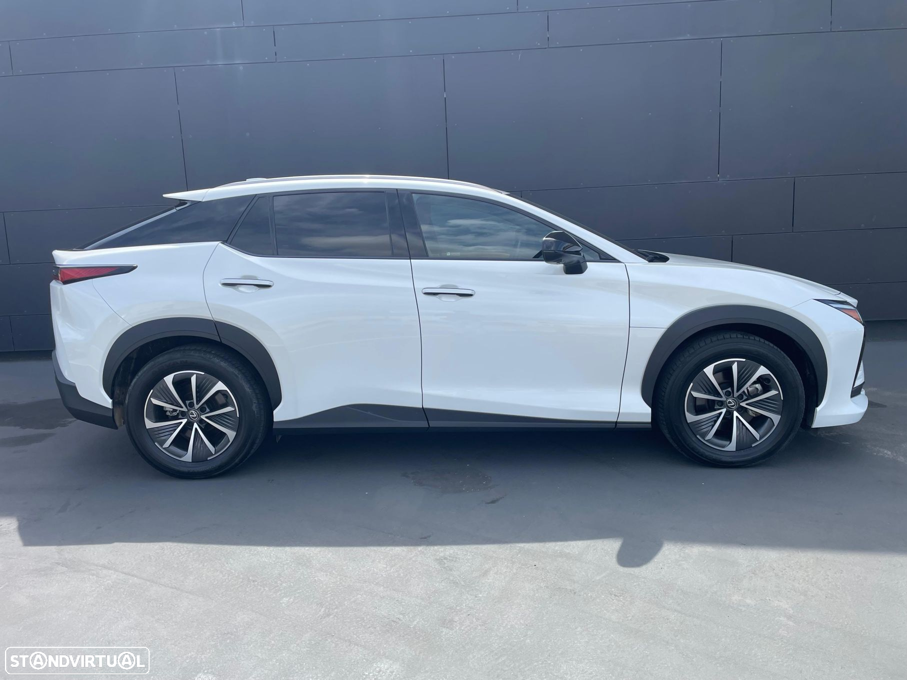 Lexus RZ 450e Executive Plus - 18