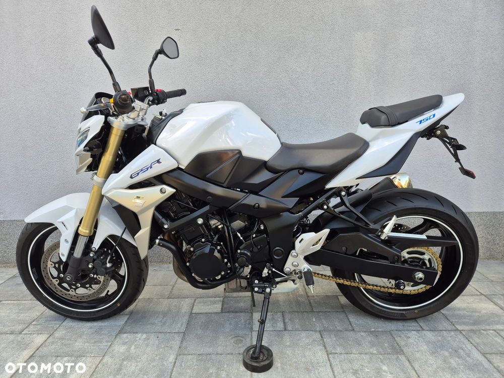Suzuki GSR - 3