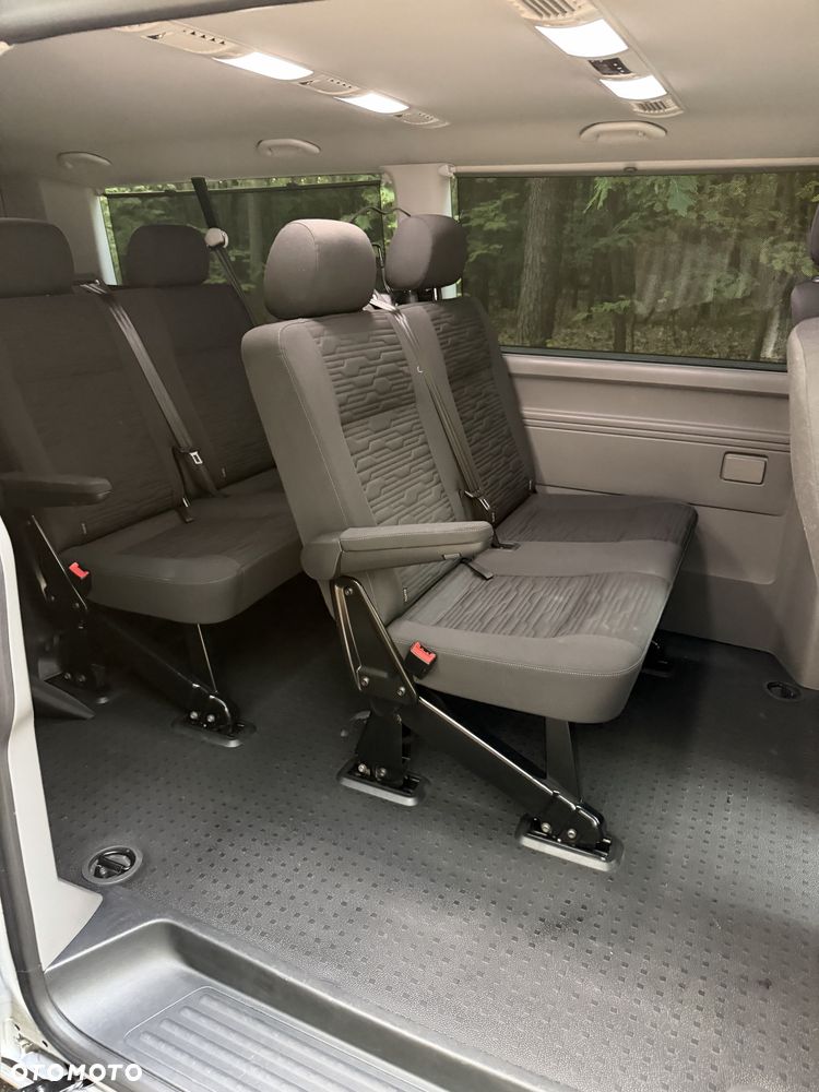 Volkswagen Caravelle - 8