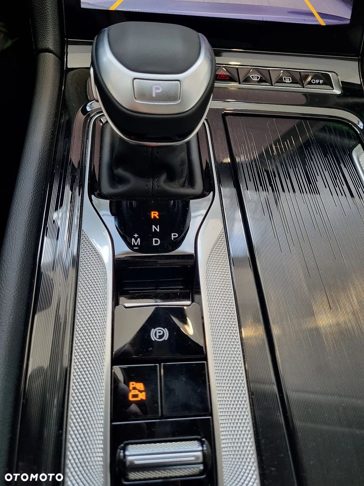 Hongqi H5 - 11